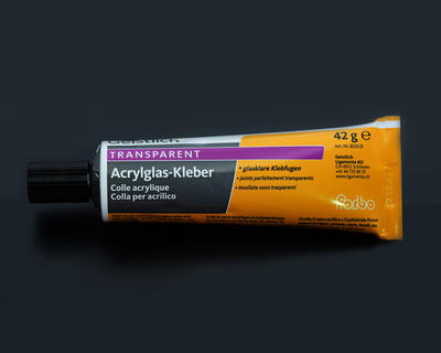 Acrylglas-Kleber
