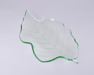 Schale in Blattform, klein, glasoptik transparent